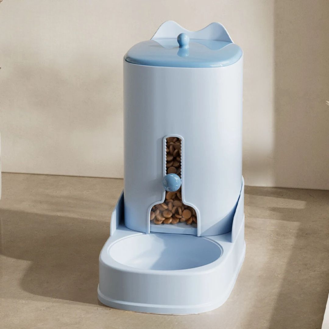 distributeur-de-croquettes-pour-chat-bleu