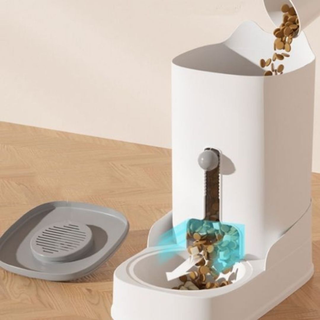 distributeur-de-croquettes-pour-chat-gravite